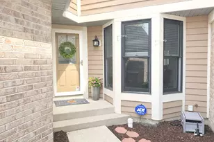 526 Rosebud Dr South Dr, Lombard, IL 60148 - Photo 2