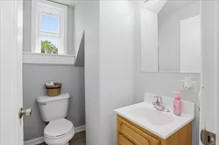 551 Sunset Dr, Elgin, IL 60123 - Photo 16