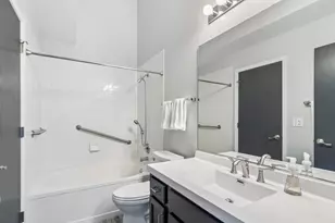845 Essex Cir, Grayslake, IL 60030 - Photo 12