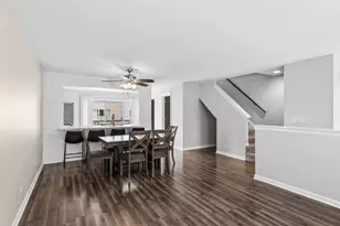 845 Essex Cir, Grayslake, IL 60030 - Photo 8