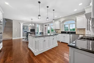 39W696 Henry David Thoreau Pl, Saint Charles, IL 60175 - Photo 8