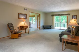 920 Mesa Dr, Freeport, IL 61032 - Photo 4
