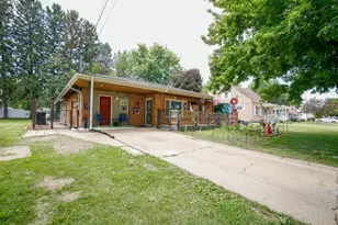 411 E Lincoln St, Mount Morris, IL 61054 - Photo 1