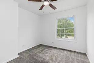 25 Magnolia Dr, Streamwood, IL 60107 - Photo 24