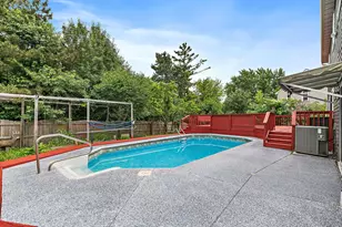 25 Magnolia Dr, Streamwood, IL 60107 - Photo 2