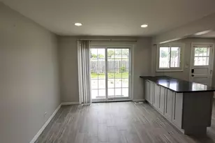 9268 Barberry Ln, Des Plaines, IL 60016 - Photo 8