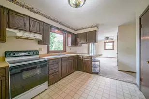 943 N Crest Ct, Byron, IL 61010 - Photo 12