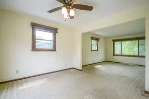 943 N Crest Ct, Byron, IL 61010 - Photo 8
