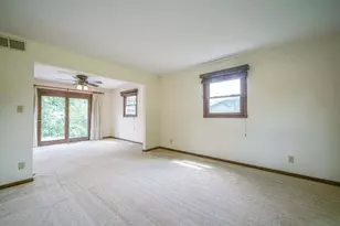 943 N Crest Ct, Byron, IL 61010 - Photo 2