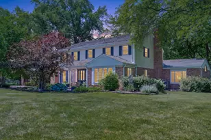 38 Forest Hills Rd, Lake Bluff, IL 60044 - Photo 2