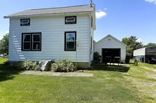 1285 Hickory St, Eldena, IL 61324 - Photo 16
