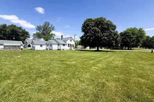 1285 Hickory St, Eldena, IL 61324 - Photo 2