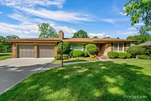 340 Hilkert Ct, Crystal Lake, IL 60014 - Photo 1