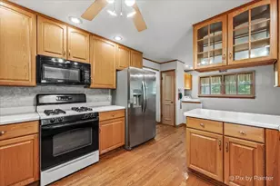 340 Hilkert Ct, Crystal Lake, IL 60014 - Photo 8