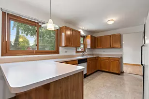 422 Old Country Way, Wauconda, IL 60084 - Photo 6