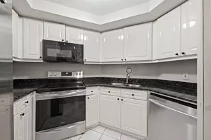 195 N Harbor Dr, Chicago, IL 60601 - Photo 2