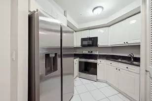 195 N Harbor Dr, Chicago, IL 60601 - Photo 2