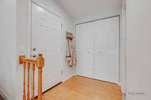 1254 Streamwood Ln, Vernon Hills, IL 60061 - Photo 4