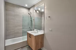 926 E 43rd St, Chicago, IL 60653 - Photo 16