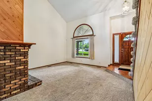 1079 Braeburn Rd, Mundelein, IL 60060 - Photo 4