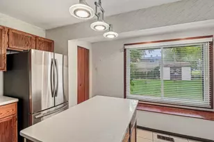 1079 Braeburn Rd, Mundelein, IL 60060 - Photo 12