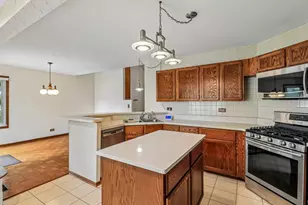 1079 Braeburn Rd, Mundelein, IL 60060 - Photo 14