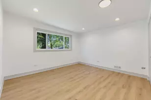 10205 S Yale Ave, Chicago, IL 60628 - Photo 16