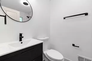 10205 S Yale Ave, Chicago, IL 60628 - Photo 14