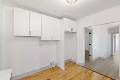 10205 S Yale Avenue, Chicago, IL 60628 - Photo 8