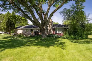 6N192 Weber Dr, Saint Charles, IL 60174 - Photo 4