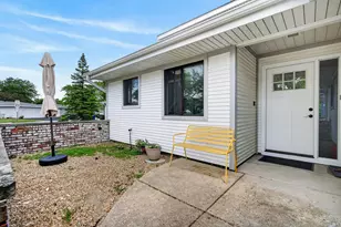 1079 Foxboro Ln, Schaumburg, IL 60193 - Photo 2