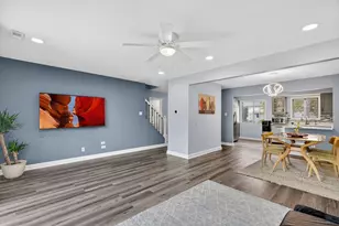 1079 Foxboro Ln, Schaumburg, IL 60193 - Photo 8