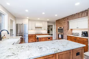 140 Janis Ct, Wood Dale, IL 60191 - Photo 4