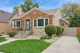 9819 S Millard Ave, Evergreen Park, IL 60805 - Photo 2