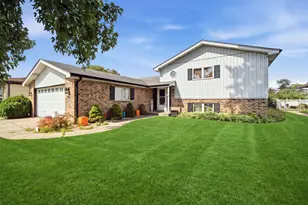 2238 Elmira Ave, Des Plaines, IL 60018 - Photo 1