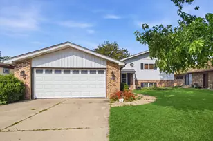 2238 Elmira Ave, Des Plaines, IL 60018 - Photo 2