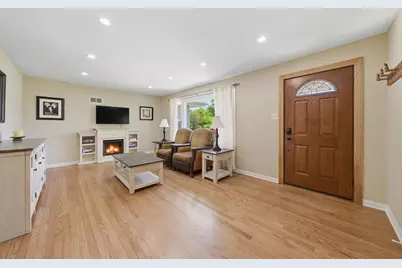 34456 W Lake Shore Drive, Round Lake, IL 60073 - Photo 6