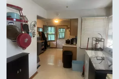 807 E Illinois Street, Freeport, IL 61032 - Photo 6