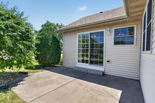 68 Oregon Trail, Coal City, IL 60416 - Photo 32