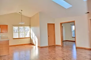 2527 Sheehan Dr, Naperville, IL 60564 - Photo 4