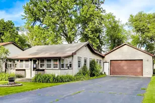 2516 Bittersweet Ave, Holiday Hills, IL 60051 - Photo 1