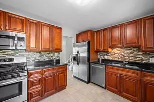 515 W Tanglewood Dr, Arlington Heights, IL 60004 - Photo 2