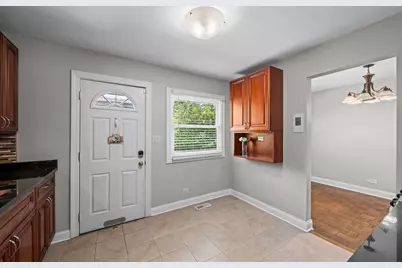 515 W Tanglewood Drive, Arlington Heights, IL 60004 - Photo 4