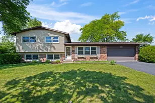 515 W Tanglewood Dr, Arlington Heights, IL 60004 - Photo 1