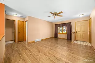 995 Blackhawk Dr, Elgin, IL 60120 - Photo 2