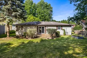 995 Blackhawk Dr, Elgin, IL 60120 - Photo 16