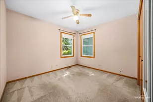 995 Blackhawk Dr, Elgin, IL 60120 - Photo 12