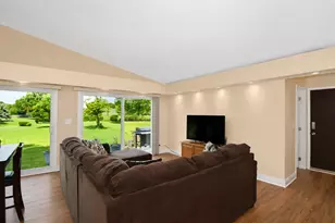 743 Parkview Ct, Roselle, IL 60172 - Photo 10