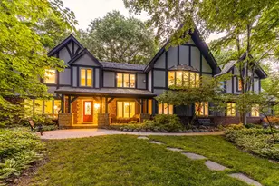 28588 N Tanglewood Ct, Libertyville, IL 60048 - Photo 2