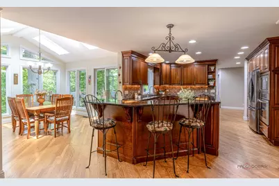 28588 N Tanglewood Court, Libertyville, IL 60048 - Photo 14